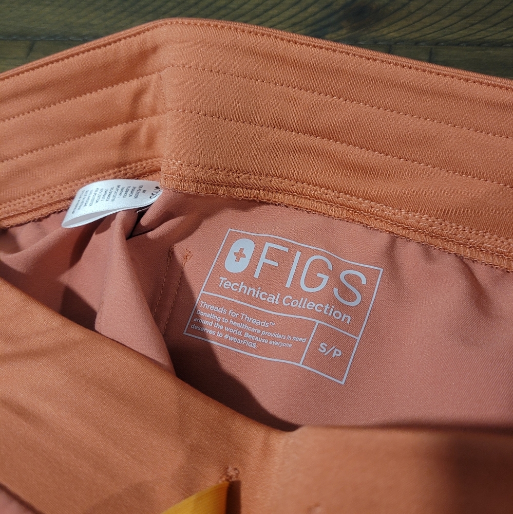 FIGs Zamora Jogger Scrub Pants OG Coral Small Petite